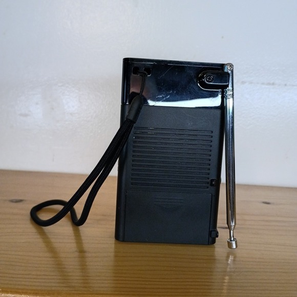Sony ICF-P26 Portable Pocket FM/AM Radio Built-in Speaker TESTED & WORKING - Picture 5 of 10